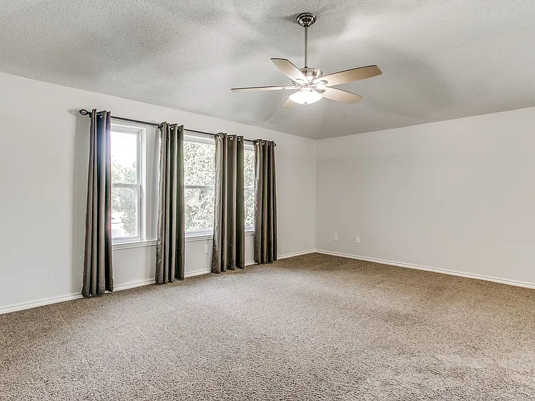 2204 Winslow Ct — Photo 15