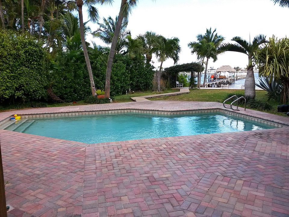 2nd image of 1724 N Lakeside Dr