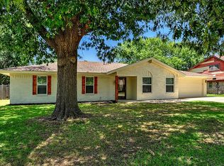 2210 Rex Cruse Dr, Sherman, TX 75092
