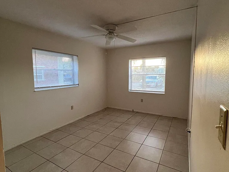 190 E Olmstead Dr #H1 — Photo 8