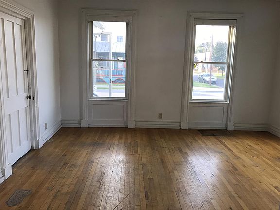 3rd image of 631 Ford St
