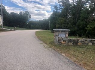 18 Shady Grove Rd, Hopkinton, RI 02833