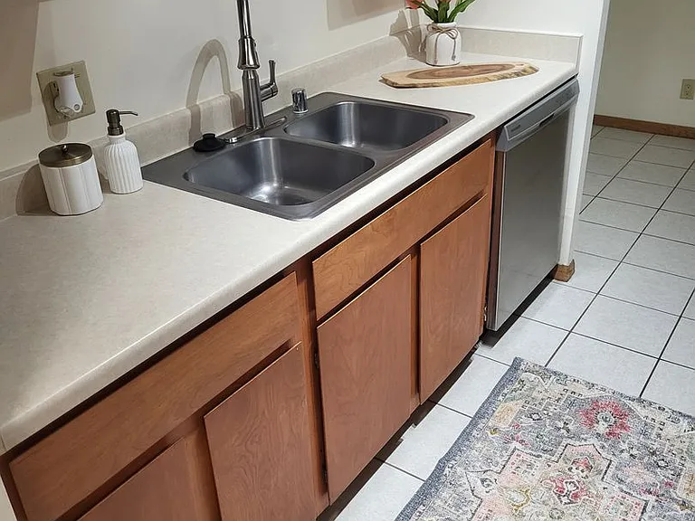 Midvale Heights Apartments — Photo 17