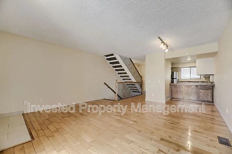 3 bed, 2.5 bath, 1622 sqft, $1,995 — Photo 2