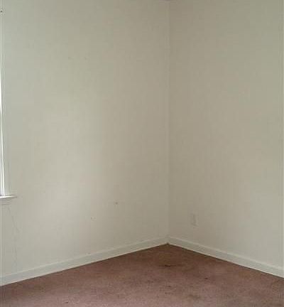 5th image of 4611 Laurel Dr