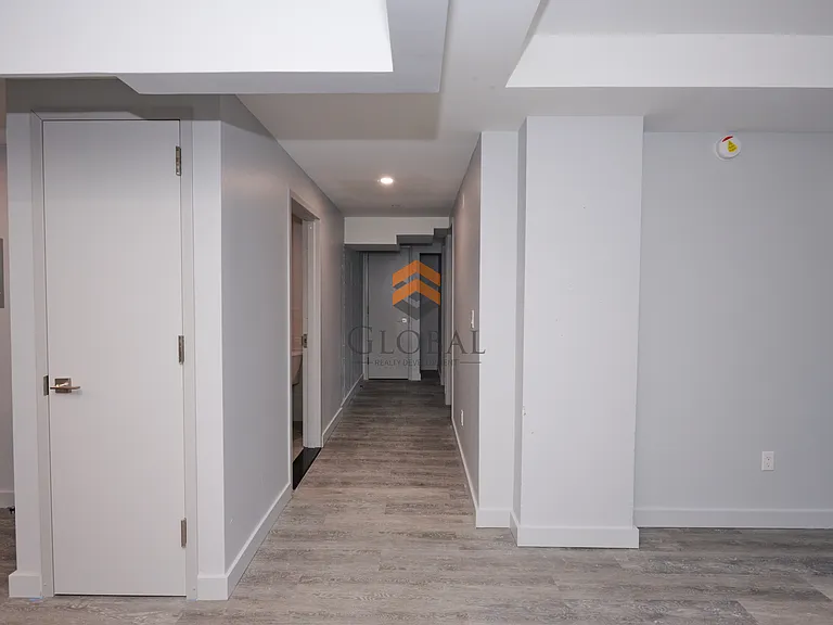 1985 Jerome Ave #6H — Photo 5