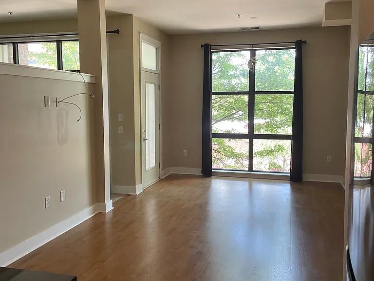 810 W 4th St #308 — Photo 2