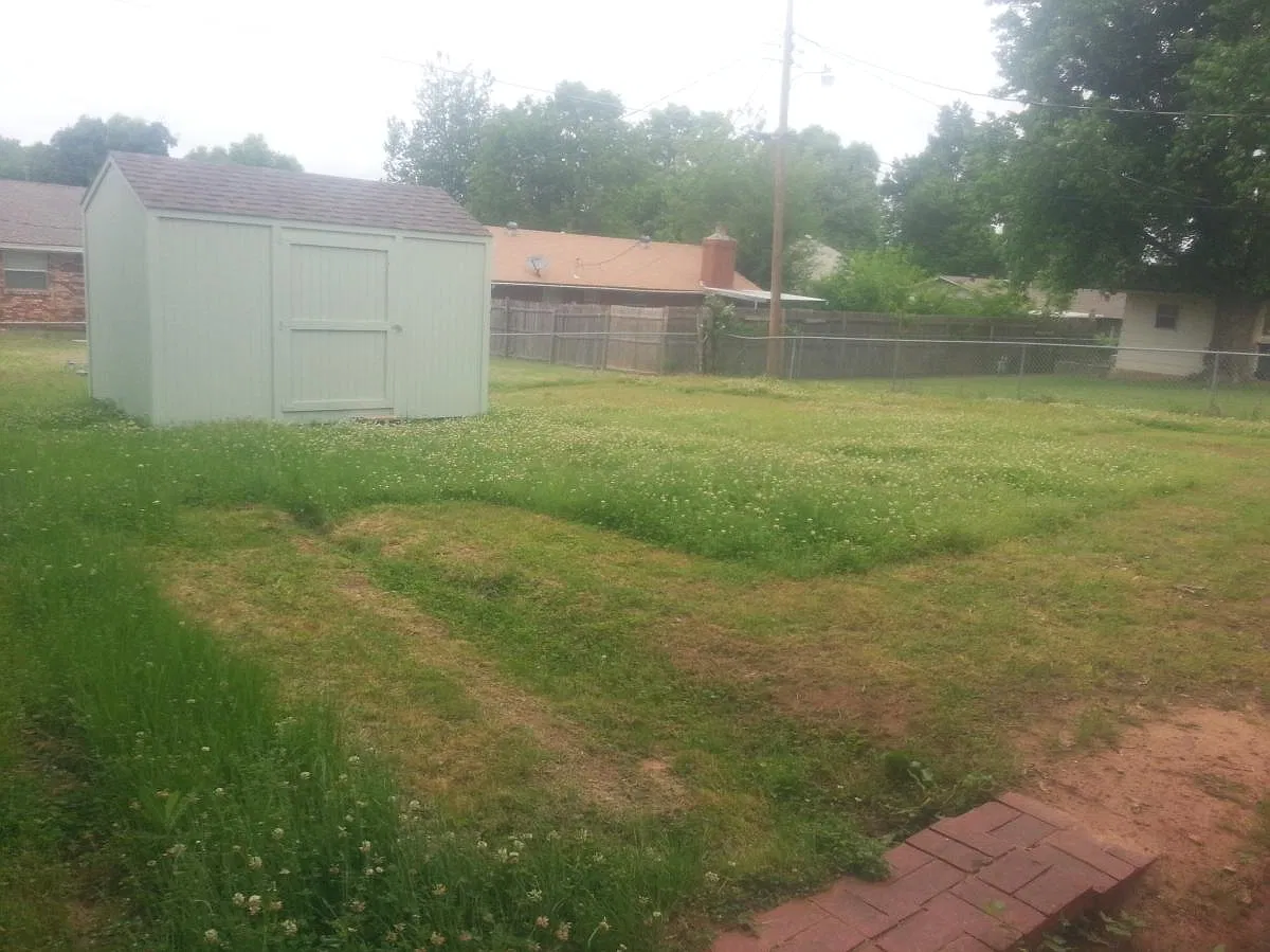 3 bed, 1.5 bath, 1350 sqft, $850 — Photo 3