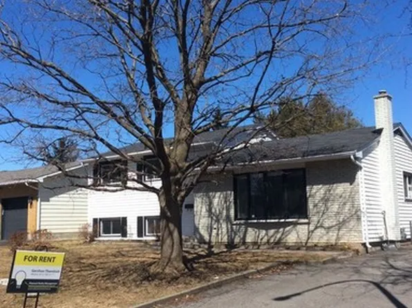 21 Keewatin Cres #1A, Ottawa, ON K2E 5S2