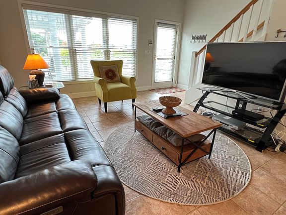 5th image of 414 Quaker St APT 4