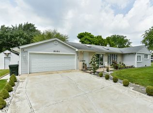 2101 Flicker Ln, Rolling Meadows, IL 60008
