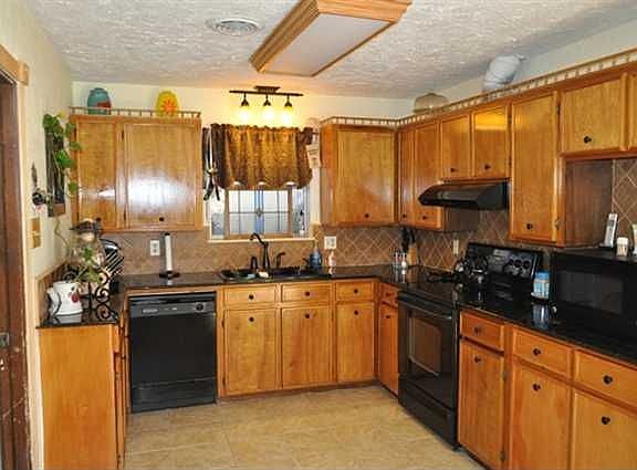 2nd image of 260 Benny Ave