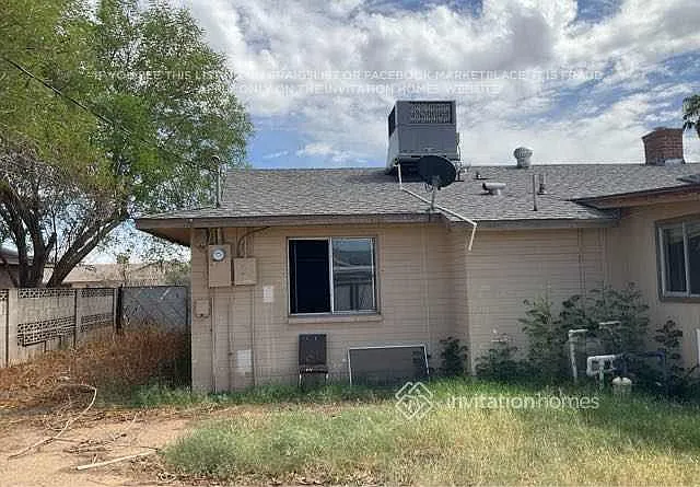 5958 W Hazelwood St Phoenix, AZ 85033 — Photo 2