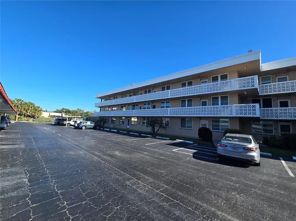 5095 Bay St NE APT 310, Saint Petersburg, FL 33703