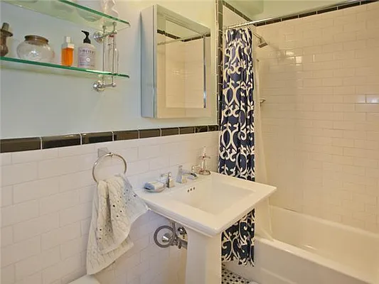 Sold by Avenue Sotheby's International Realty | media 12