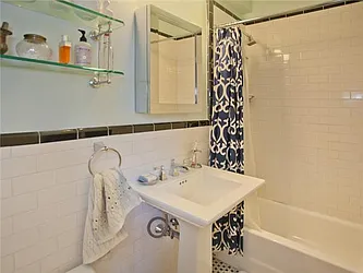 Sold by Avenue Sotheby's International Realty