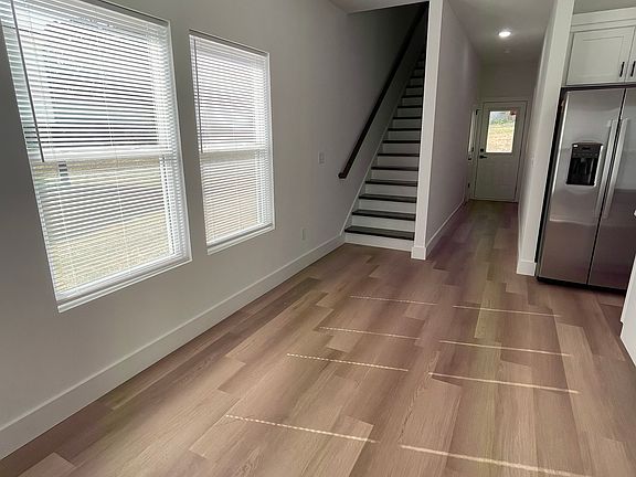 3rd image of 44 Beverly Hills Dr