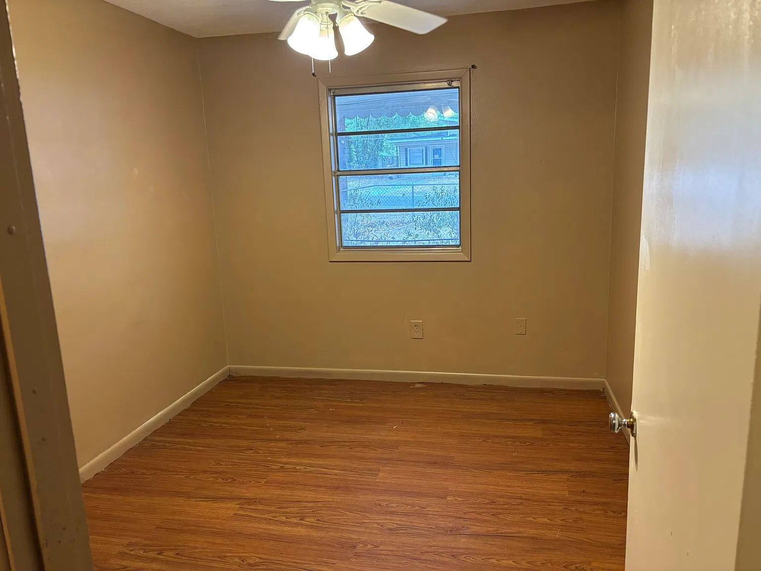 3 bed, 1000 sqft, $1,250 — Photo 4