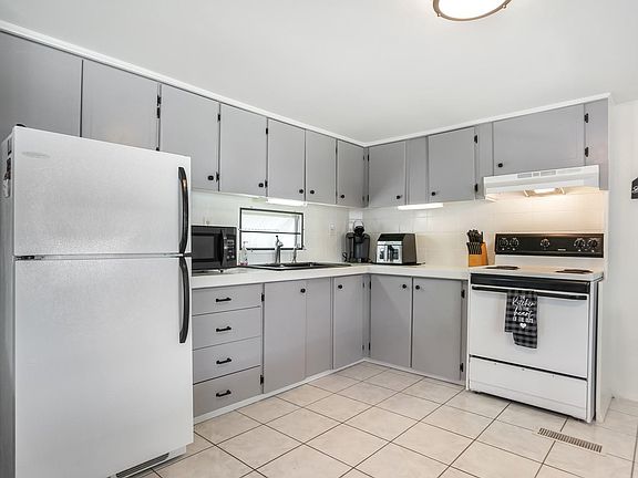 4th image of 2309 SW 83rd Terrace