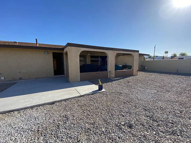 2834 Holiday Dr — Photo 13