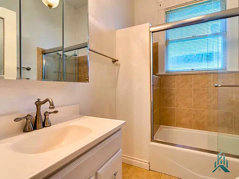 421 NW 8th St — Photo 9