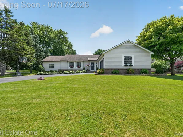 3443 Valley Brook Ln, Brighton, MI 48114