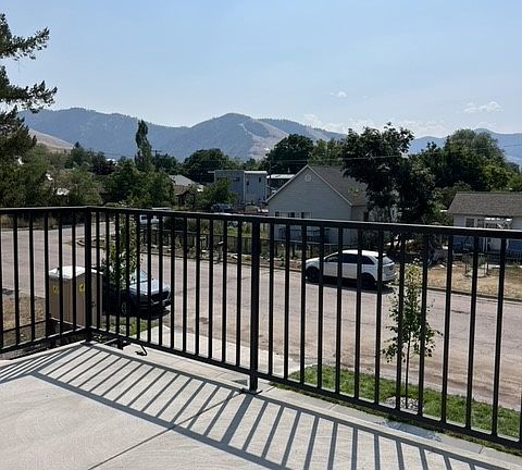 4th image of 708 Stoddard St #201