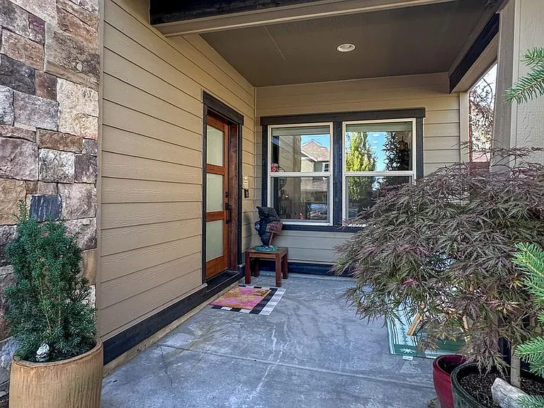 20523 Stanford Pl — Photo 2