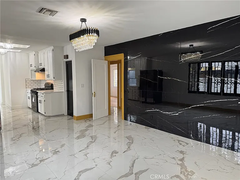 310 Alexander St — Photo 36