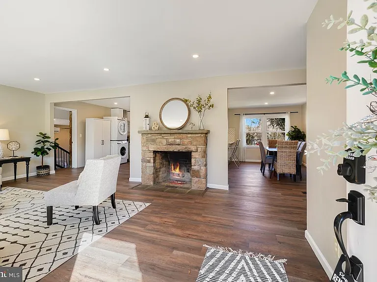 87 Fisher Ln — Photo 3