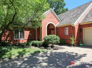 26 Regent Wood Rd, Northfield, IL 60093