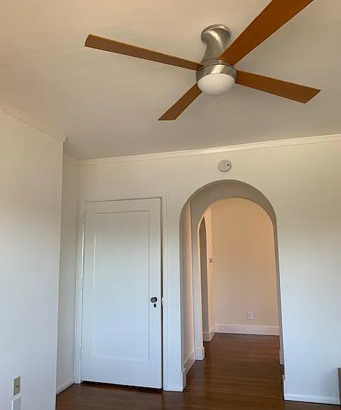 425 Merritt Ave #TOP FLOOR — Photo 9