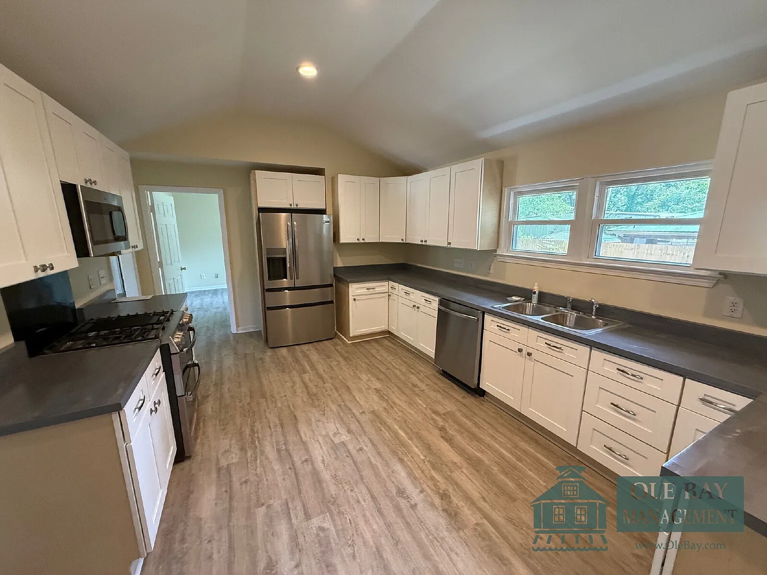 5 bed, 3.0 bath, $1,950 — Photo 4