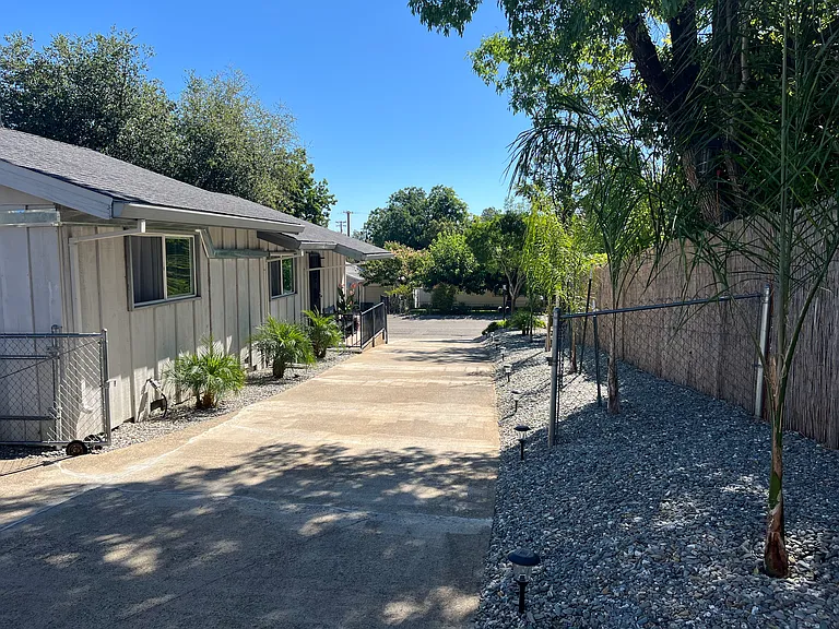 1522 Mesa St — Photo 2