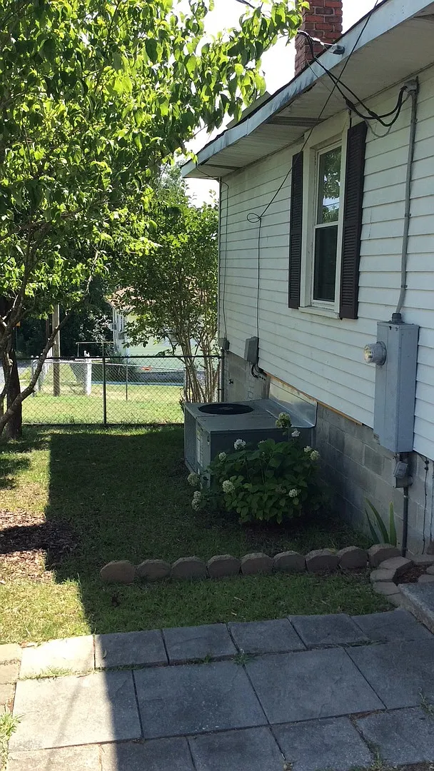 2 Bedroom 1 Bath Home! — Photo 3