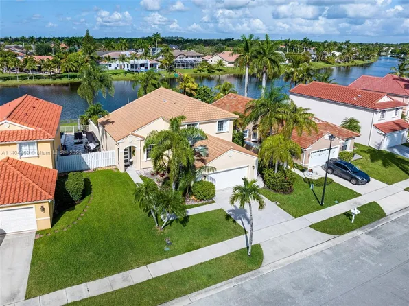 19010 NW 10th St, Pembroke Pines, FL 33029