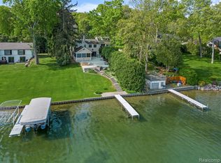 7028 Terrell St, Waterford, MI 48329