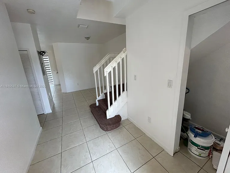 SE 26th Ct — Photo 3