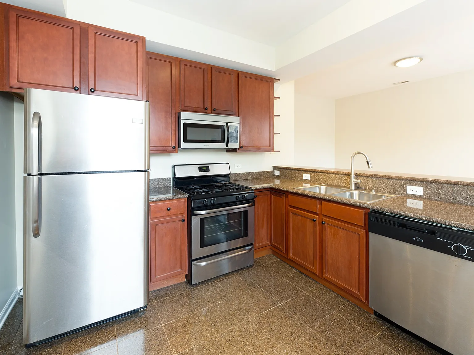 1118-28 E. Hyde Park Blvd. — Photo 2