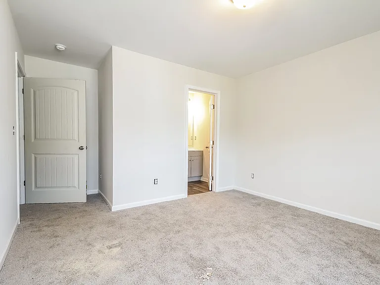 219 Royal Way — Photo 10