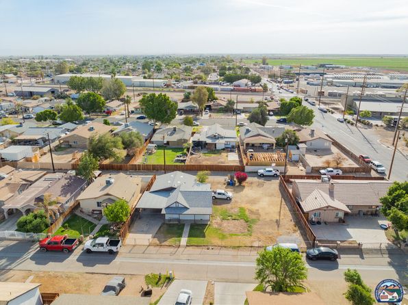 681 Grapefruit Dr, Brawley, CA 92227