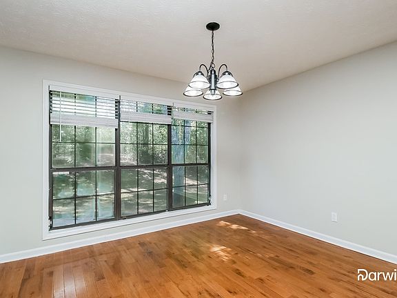 5th image of 423 Central Line