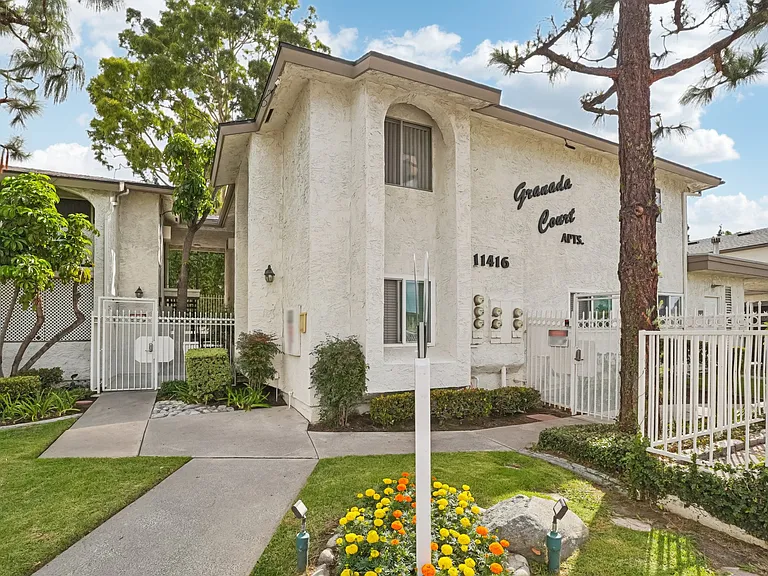 Granada Court — Photo 19