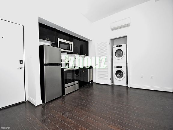 1200 st paul apt 302 kitchen