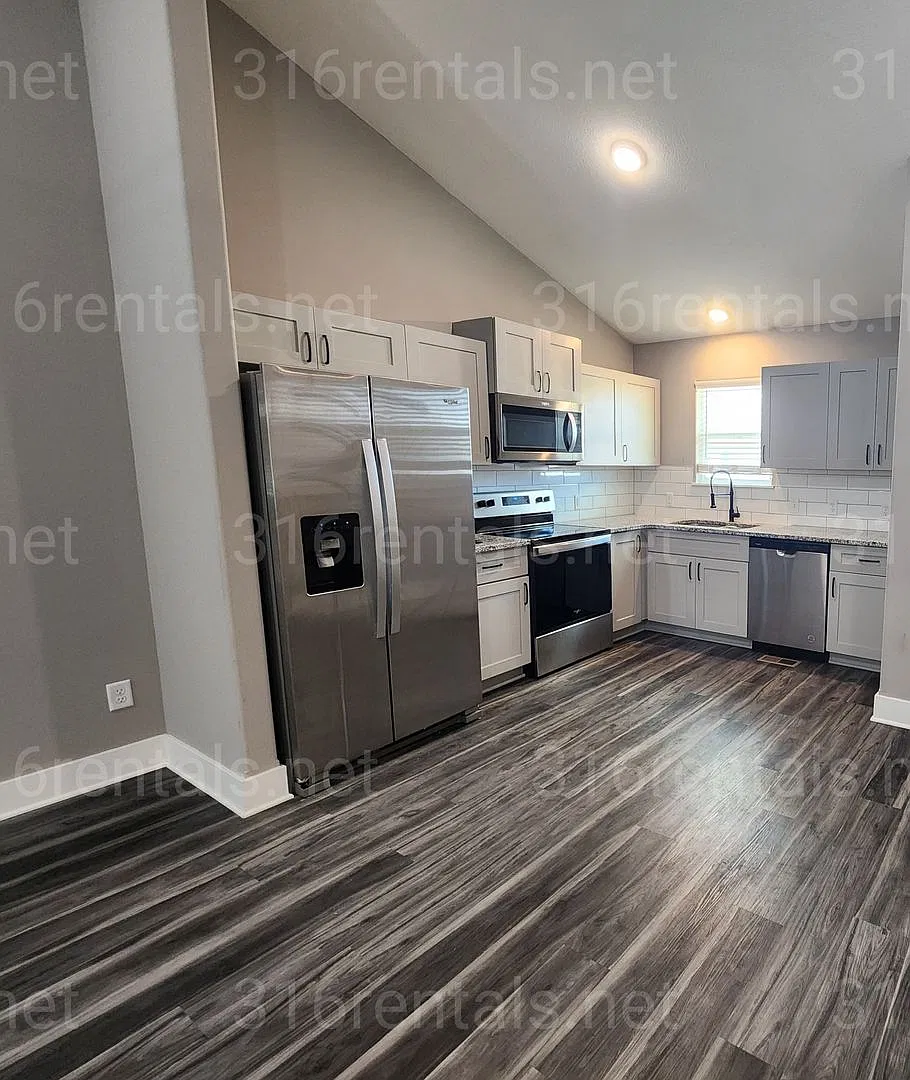 5267 N Toben Ct — Photo 4
