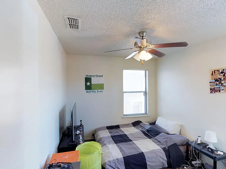 521 W Sycamore St — Photo 25