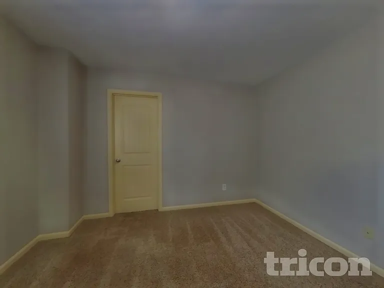 1422 Collins Dr — Photo 11