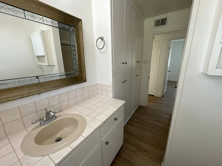 1419 Yolanda Ct — Photo 10