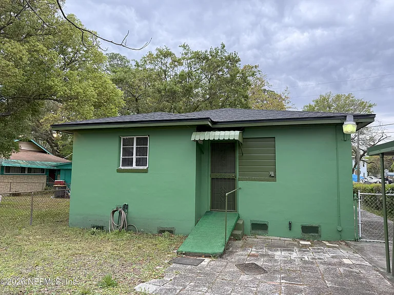 1071 Reiman St — Photo 6