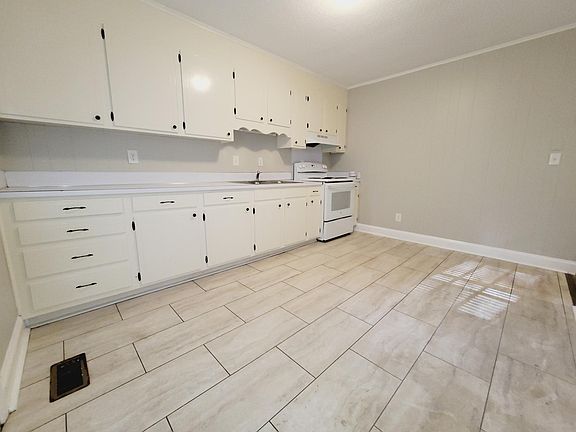 2nd image of 104 Sunset Dr